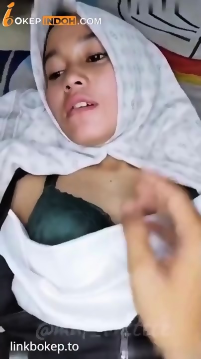 Indo Viral Jilbab Lagi Jalan Jalan Ama Ayang Tiba Tiba S4nge Munta Di Sefongin Di Toilet Umum